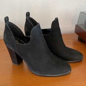 Vince Camuto Federa black suede heeled booties size 7.5
